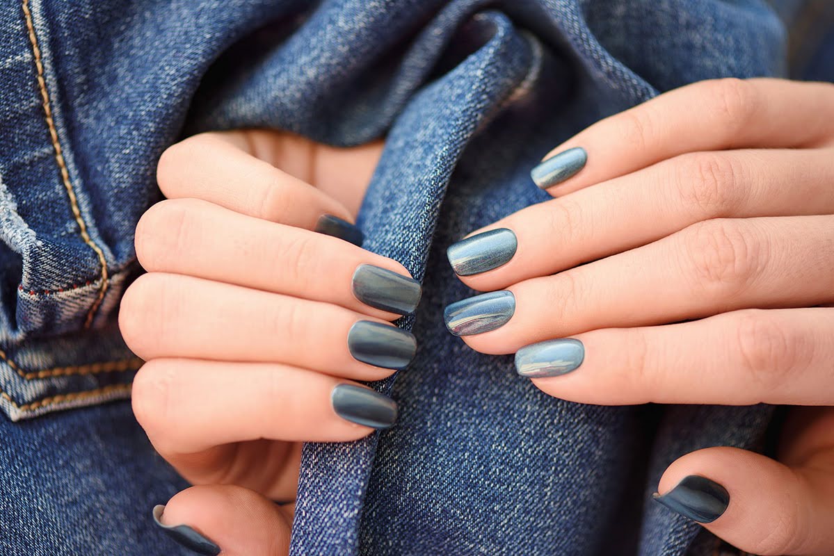 Ongles vernis gris - Audrey Esthétique